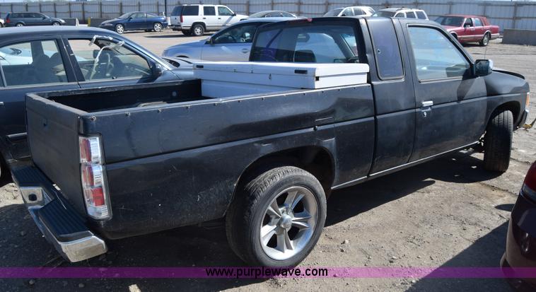 image for item K8519 1995 Nissan KXE pickup truck