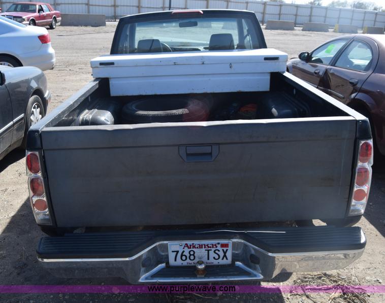 image for item K8519 1995 Nissan KXE pickup truck