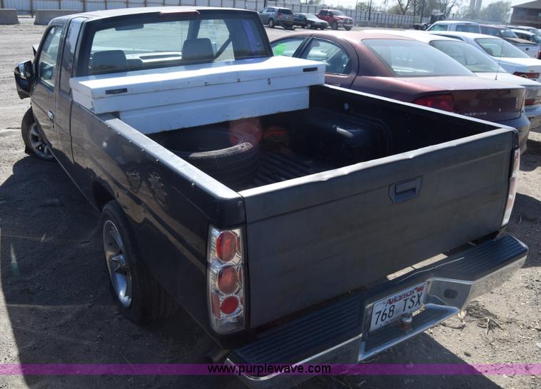 image for item K8519 1995 Nissan KXE pickup truck