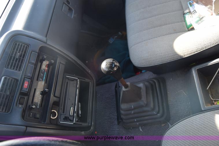 image for item K8519 1995 Nissan KXE pickup truck