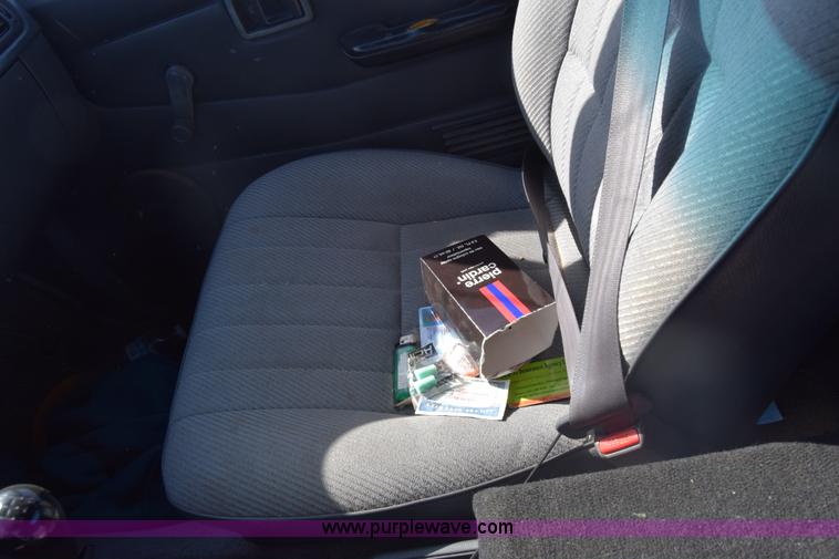 image for item K8519 1995 Nissan KXE pickup truck