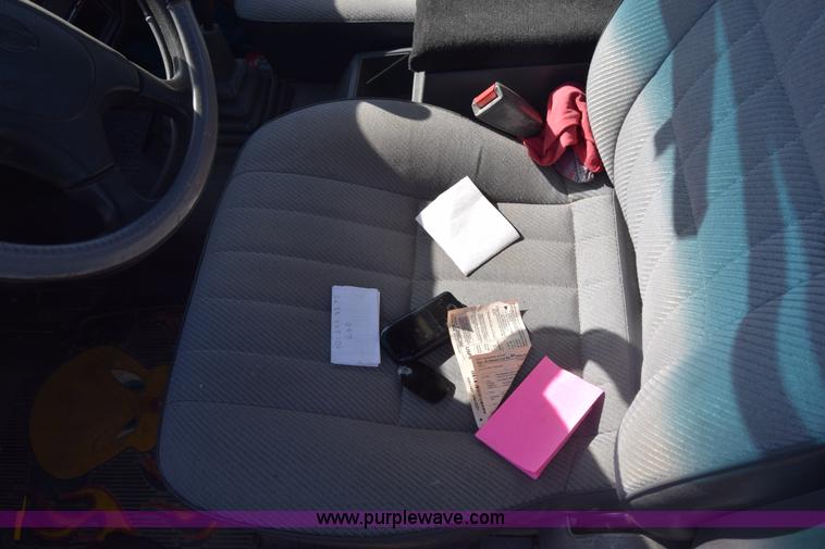 image for item K8519 1995 Nissan KXE pickup truck