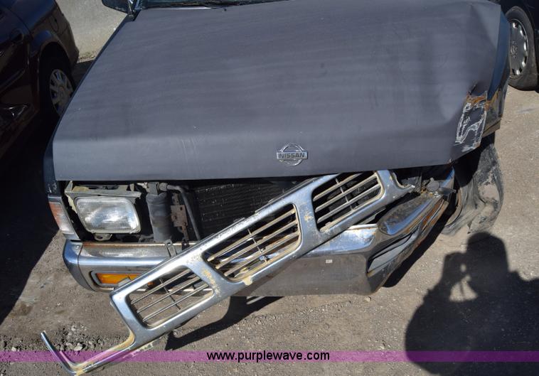 image for item K8519 1995 Nissan KXE pickup truck