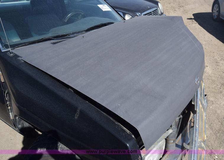 image for item K8519 1995 Nissan KXE pickup truck