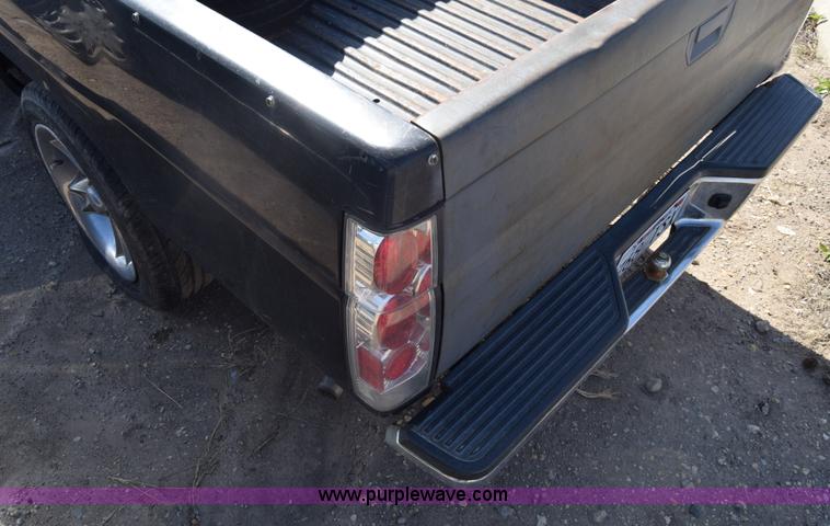 image for item K8519 1995 Nissan KXE pickup truck