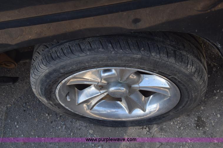 image for item K8519 1995 Nissan KXE pickup truck