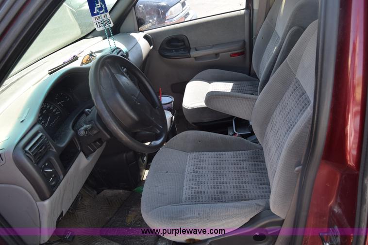 image for item K8527 2002 Chevrolet Venture van