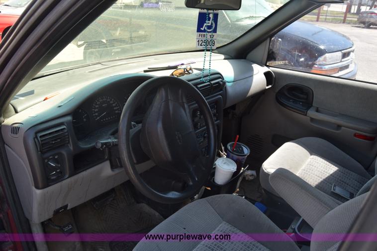 image for item K8527 2002 Chevrolet Venture van