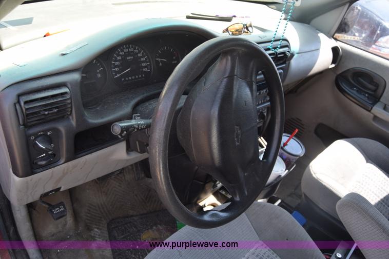 image for item K8527 2002 Chevrolet Venture van