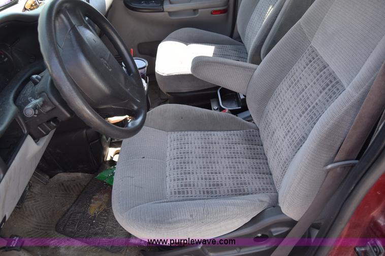 image for item K8527 2002 Chevrolet Venture van