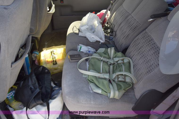 image for item K8527 2002 Chevrolet Venture van