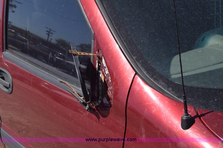 image for item K8527 2002 Chevrolet Venture van