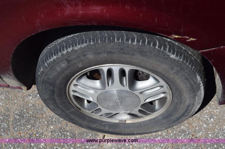 image for item K8527 2002 Chevrolet Venture van