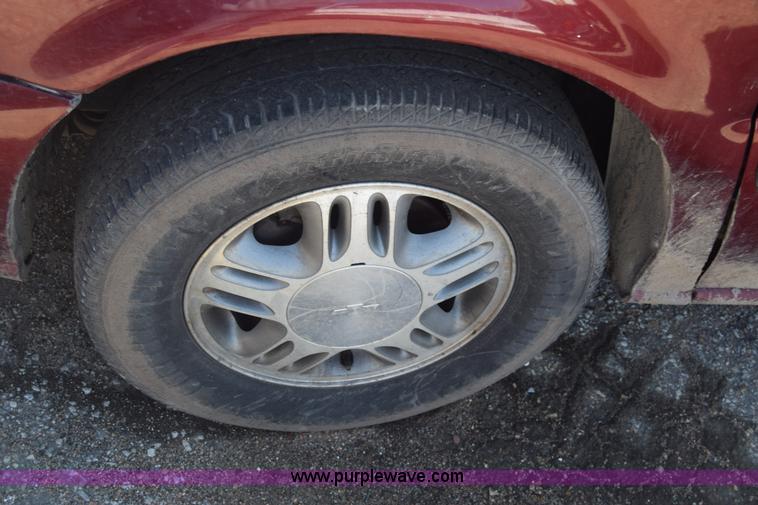 image for item K8527 2002 Chevrolet Venture van