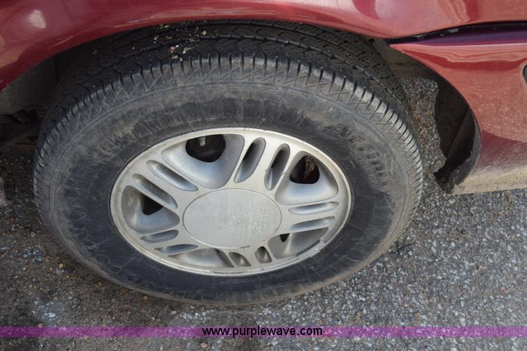 image for item K8527 2002 Chevrolet Venture van