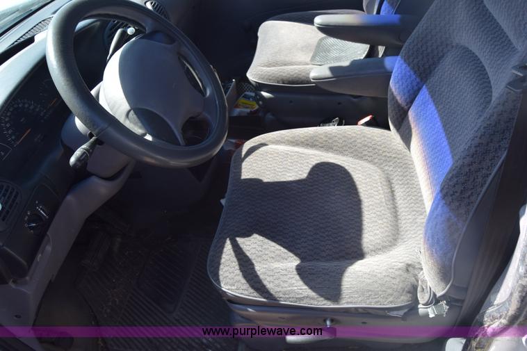 image for item K8530 1998 Dodge Caravan van