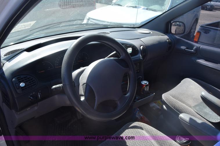 image for item K8530 1998 Dodge Caravan van