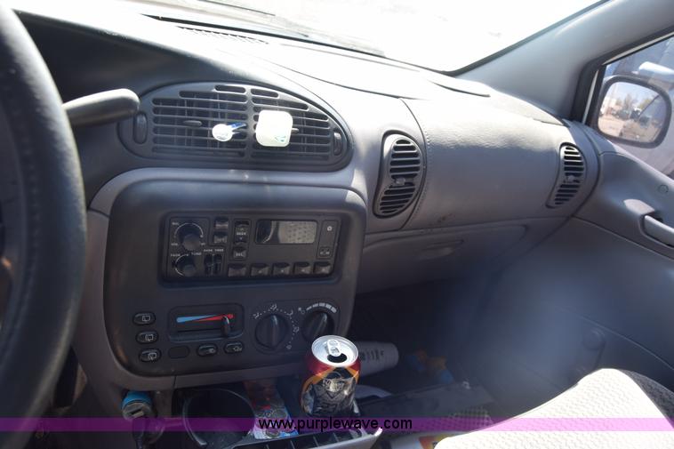 image for item K8530 1998 Dodge Caravan van