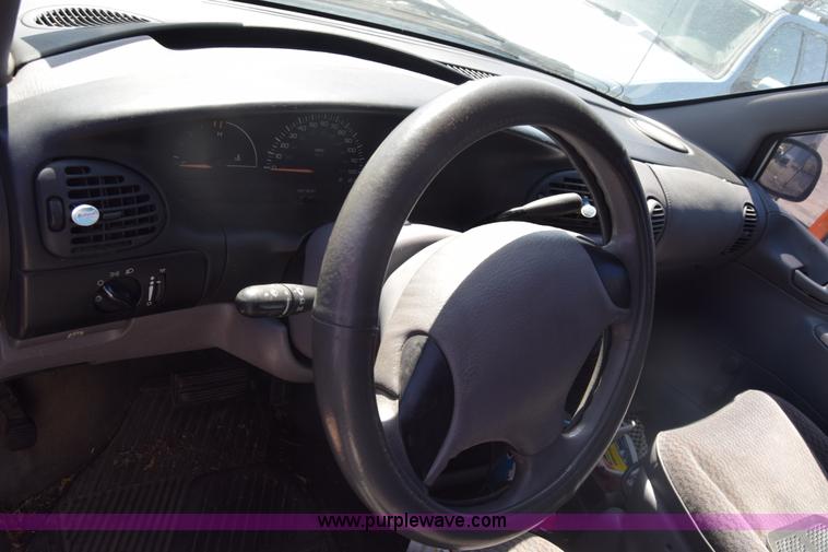 image for item K8530 1998 Dodge Caravan van