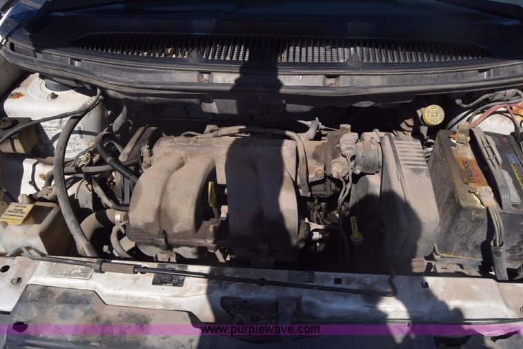 image for item K8530 1998 Dodge Caravan van