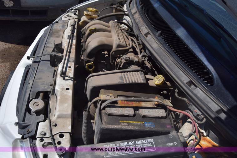 image for item K8530 1998 Dodge Caravan van