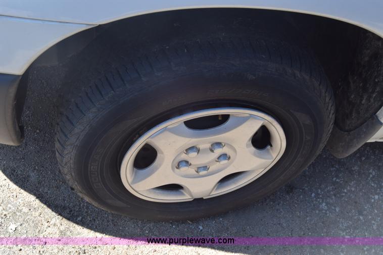 image for item K8530 1998 Dodge Caravan van