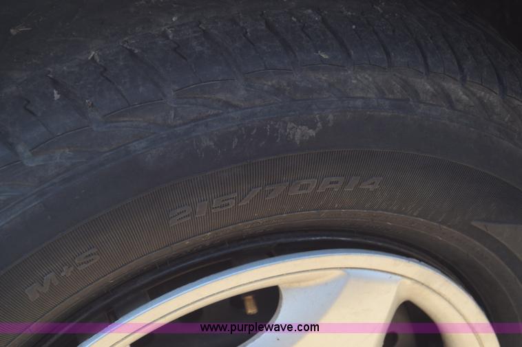 image for item K8530 1998 Dodge Caravan van