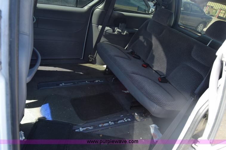 image for item K8530 1998 Dodge Caravan van