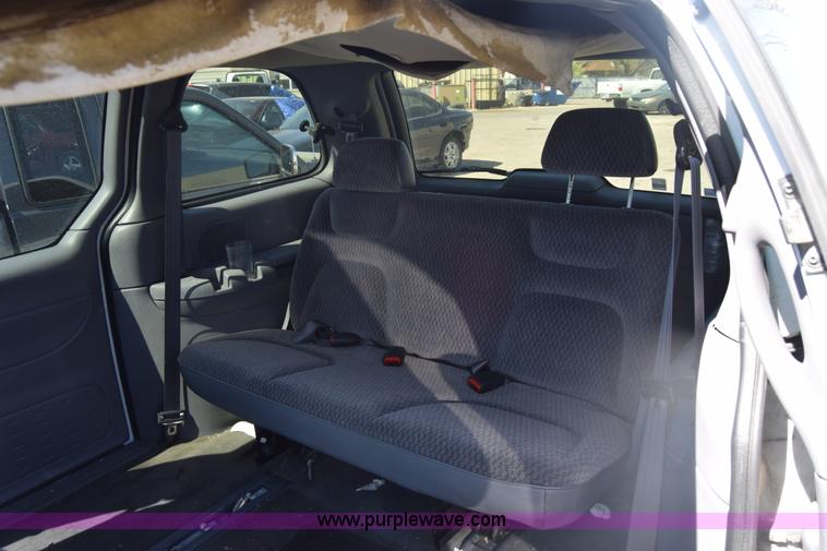 image for item K8530 1998 Dodge Caravan van