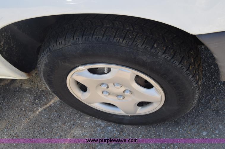 image for item K8530 1998 Dodge Caravan van