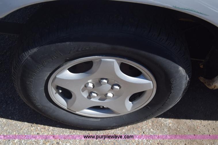 image for item K8530 1998 Dodge Caravan van