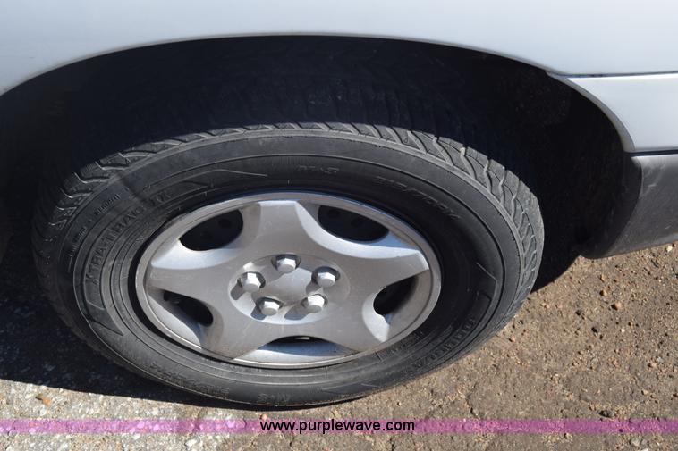 image for item K8530 1998 Dodge Caravan van