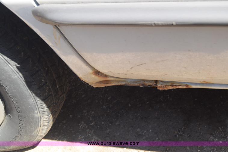 image for item K8530 1998 Dodge Caravan van