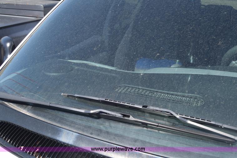 image for item K8530 1998 Dodge Caravan van