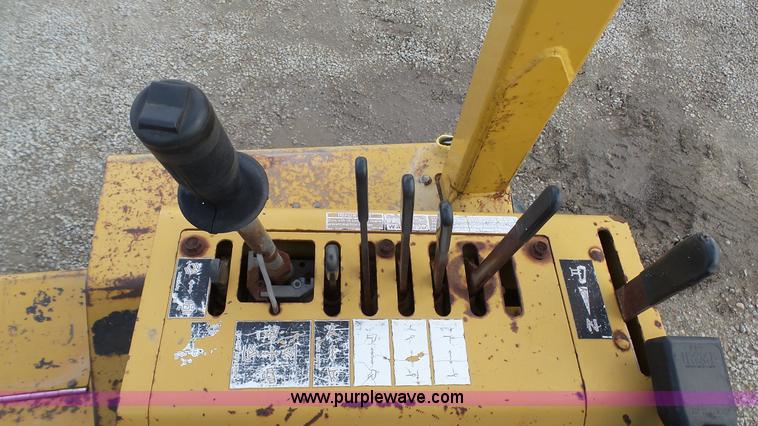 image for item AO9838 2000 Vermeer V8550 cable plow