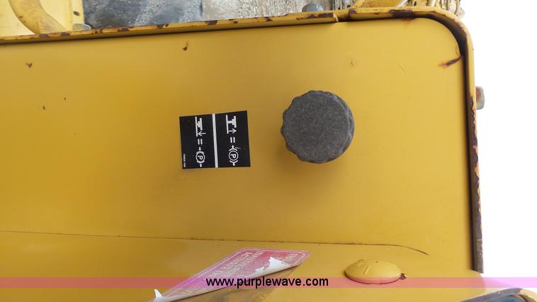 image for item AO9838 2000 Vermeer V8550 cable plow