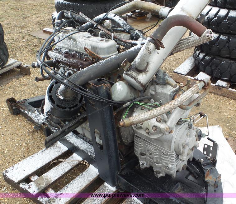 image for item AV9804 1999 Isuzu D201 four cylinder diesel engine