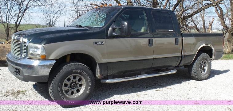 image for item AV9978 2000 Ford F250 Super Duty Lariat Crew Cab pickup truck