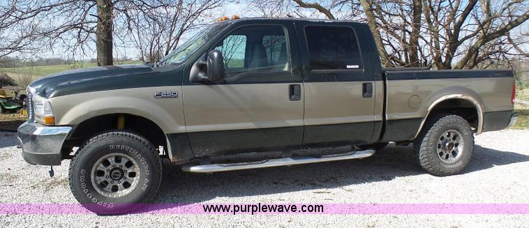 image for item AV9978 2000 Ford F250 Super Duty Lariat Crew Cab pickup truck