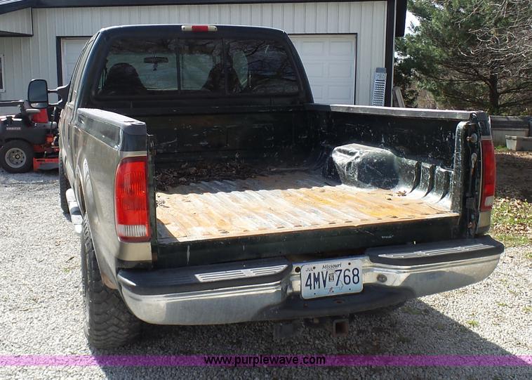 image for item AV9978 2000 Ford F250 Super Duty Lariat Crew Cab pickup truck