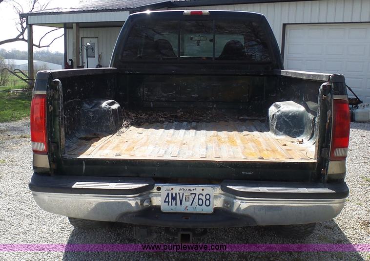 image for item AV9978 2000 Ford F250 Super Duty Lariat Crew Cab pickup truck