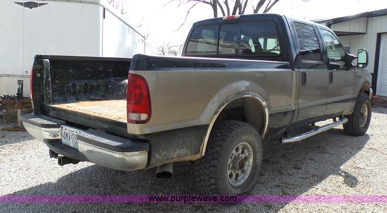 image for item AV9978 2000 Ford F250 Super Duty Lariat Crew Cab pickup truck