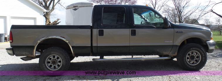 image for item AV9978 2000 Ford F250 Super Duty Lariat Crew Cab pickup truck