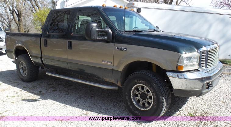 image for item AV9978 2000 Ford F250 Super Duty Lariat Crew Cab pickup truck