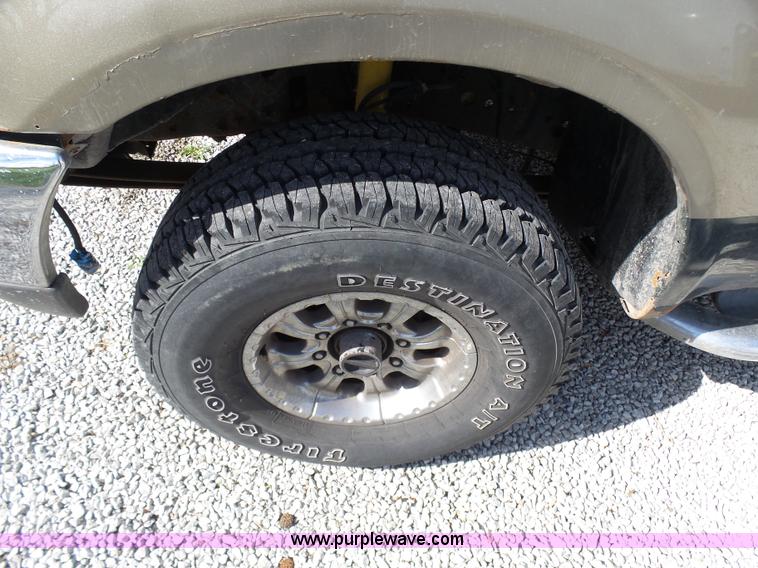 image for item AV9978 2000 Ford F250 Super Duty Lariat Crew Cab pickup truck