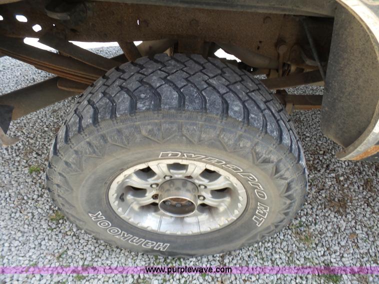 image for item AV9978 2000 Ford F250 Super Duty Lariat Crew Cab pickup truck