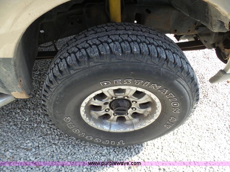 image for item AV9978 2000 Ford F250 Super Duty Lariat Crew Cab pickup truck