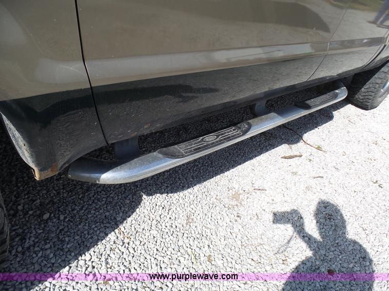 image for item AV9978 2000 Ford F250 Super Duty Lariat Crew Cab pickup truck