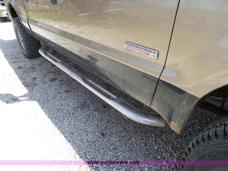 image for item AV9978 2000 Ford F250 Super Duty Lariat Crew Cab pickup truck