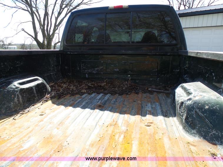 image for item AV9978 2000 Ford F250 Super Duty Lariat Crew Cab pickup truck